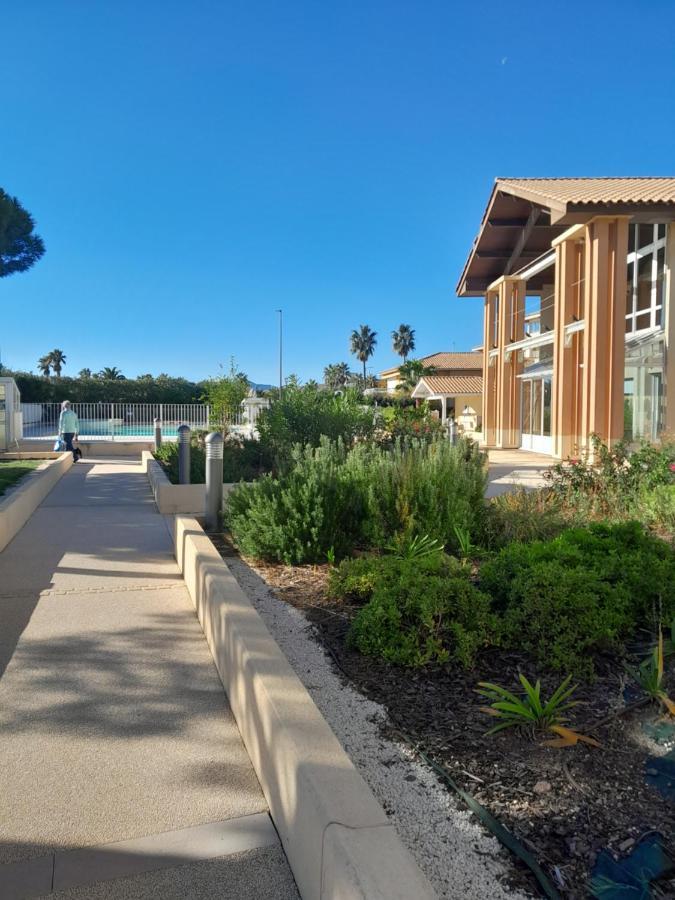 Апартаменти Port Frejus Thalasso Base Nature Екстер'єр фото